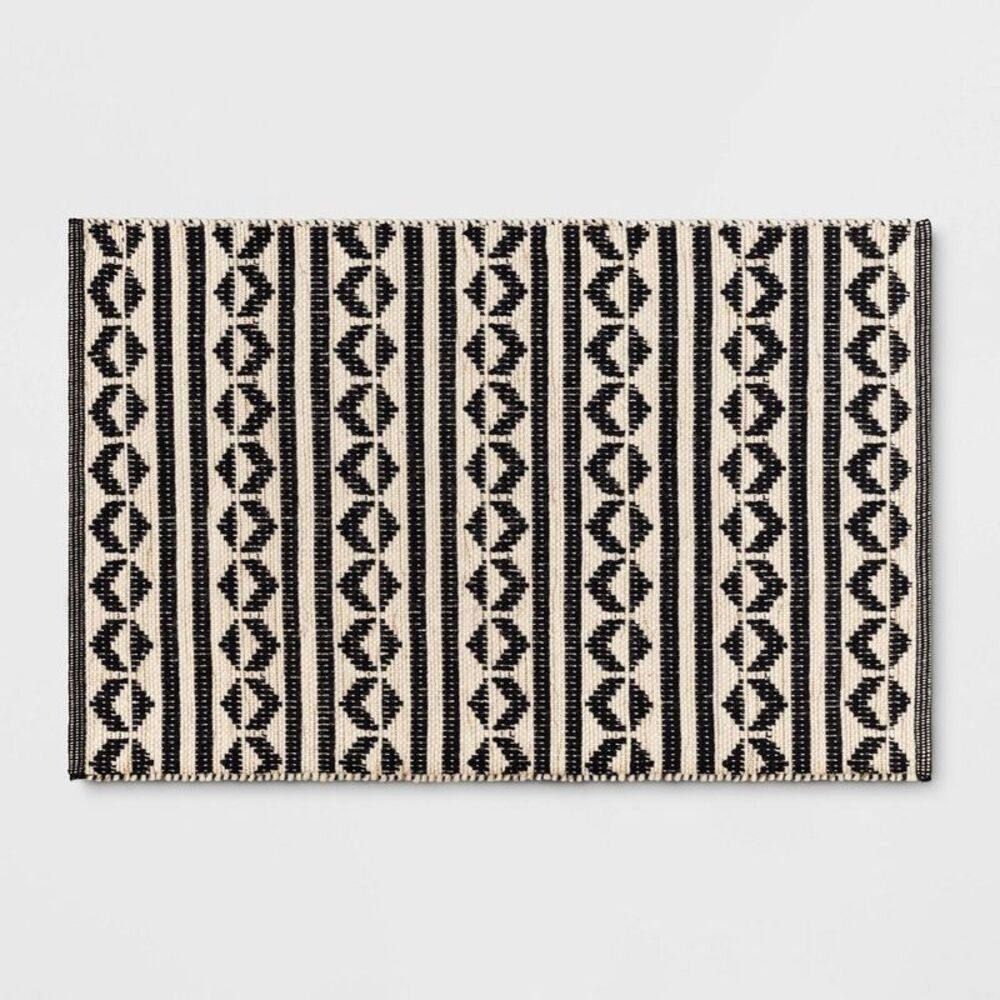 2'6"x4' Geometric Woven Cotton Wool Jute Accent Area Rug - Black